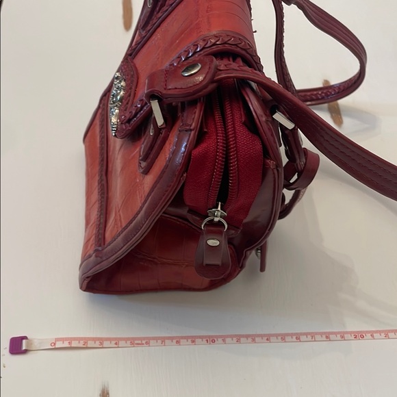 Elegant Red Crocodile Pattern Tote Bag - Picture 2 of 5